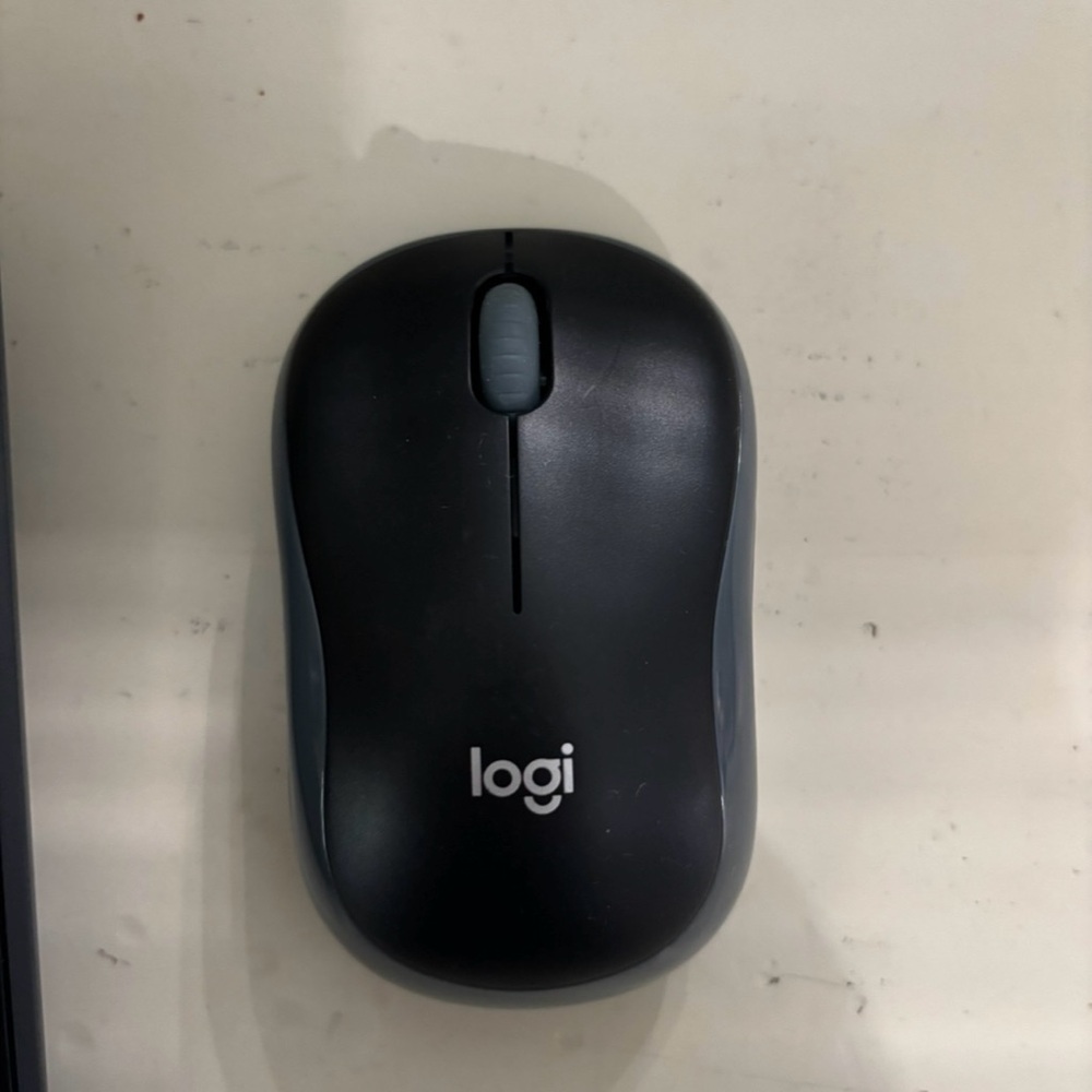 Logitech Wireless Mouse & Keyboard - Picture 3 of 4